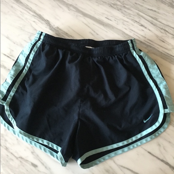 windbreaker shorts nike